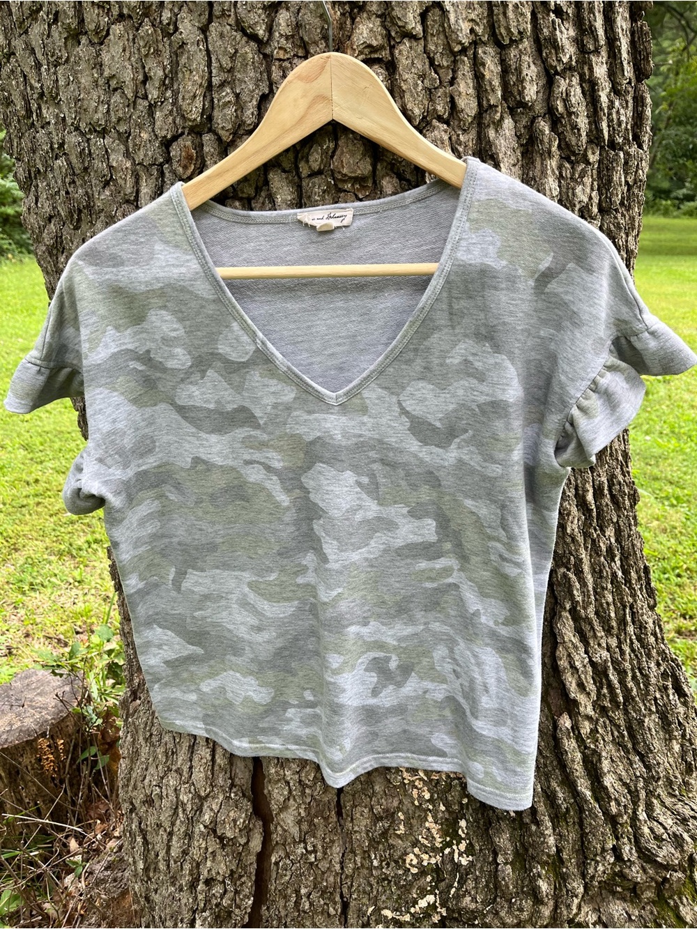⭐️Jane & Delancey Knit Camo T-Shirt in size M